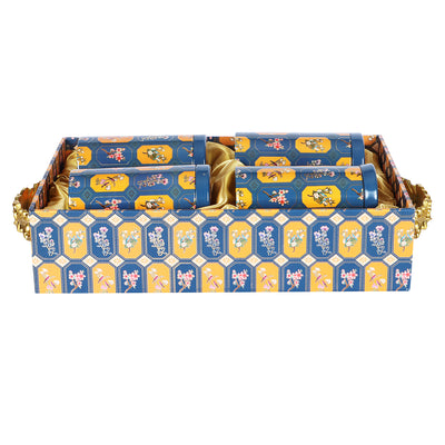 Stylish MDF Hamper with 4 printed tins Buy From Nice Packaging. Dimensions: 14*10*3.5 Inches, Material: MDF, Color: Orange/Blue